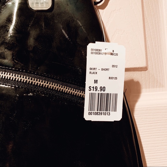 Pull Ring Faux Patent Mini Skirt (Black) - Picture 3 of 3